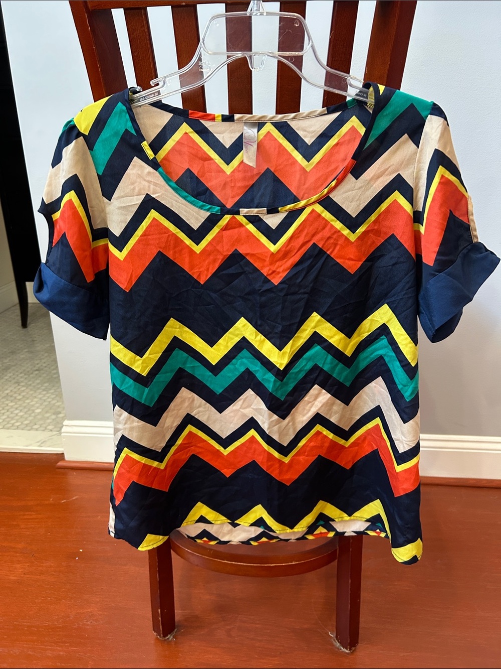 Chevron Print Short-Sleeve Blouse in Navy and Multi